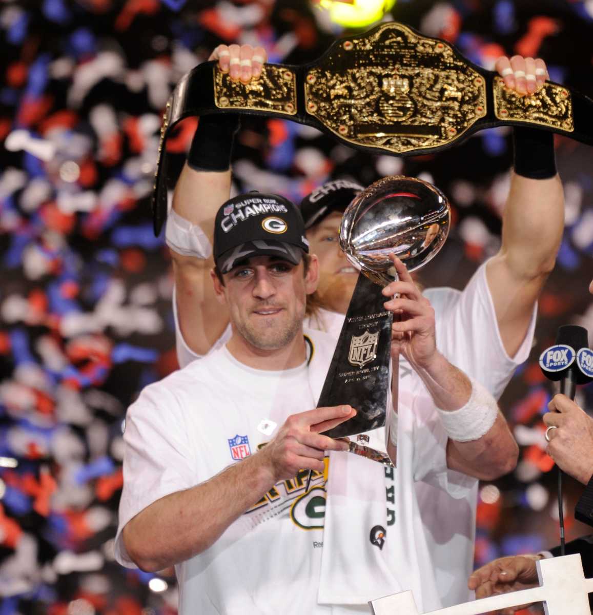 QB Aaron Rodgers hoists the Lombardi Trophy